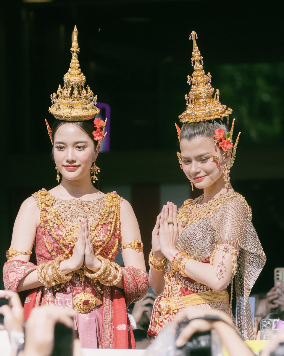centralwOrld's tweet photo. สวยแบบตะโกนว่าสวย 😍

FREENBECK SONGKRAN CTW
#SongkranCTWxFB
#CTWSongkranFest2025 #centralwOrld #สงกรานต์เซ็นทรัลเวิลด์ #สงกรานต์เซ็นทรัล #สงกรานต์มหาบันเทิง2025 #สงกรานต์2568 #SongKran2025 
#ThailandSongkranFestival2025
#srchafreen #beckysangels‌ #FreenBecky https://t.co/fTmeA1XrXc
