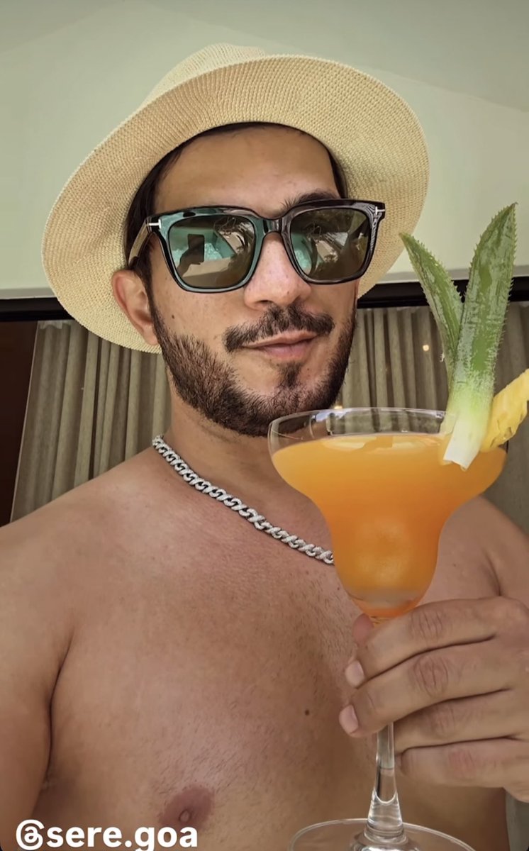IndianHotMan1's tweet photo. Arjun Babe in Goa ๐๐ฅ๐ฅ
.
Those sexy armpits, muscles and juicy nipples๐
๐ช ๐๐ฅ๐ฆ
#arjunbijlani #hotarjunbijlani #arjunbijlanibluge #cleanpubes #shavenpubes #armpits #sexy #shirtless #bluge #armpits #nipples #abs
#actorsbluge #hotactor #indianhotactor https://t.co/VEQJtOfuQH