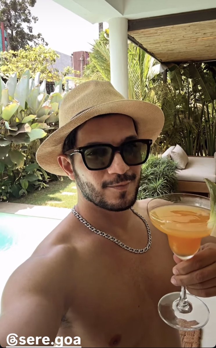 Arjun Babe in Goa 😘🔥🔥
.
Those sexy armpits, muscles and juicy nipples👅 💪 😋🔥💦

#arjunbijlani  #hotarjunbijlani #arjunbijlanibluge   #cleanpubes #shavenpubes #armpits #sexy #shirtless  #bluge #armpits #nipples #abs 
#actorsbluge #hotactor #indianhotactor