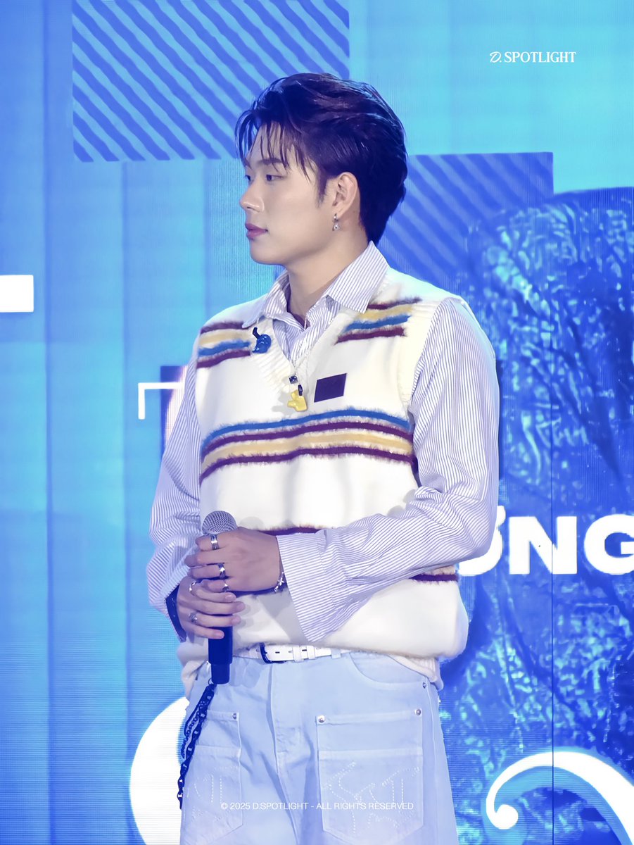 d__spotlight's tweet photo. [HQ|250222] HẢI ANH SHOWCASE

Nhớ Bống iu 🥺

#DuongDomic https://t.co/VbypvzSOly
