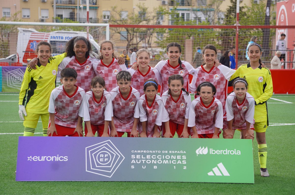 Imágenes que nos llegan de Alba este fin de semana😍

Alba ha disfrutado del Campeonato de España en las Rozas junto con la <a href="/FCyLF/">RFCYLF</a> sub-12 🔝🚀

Nuestra peque lo ha dado todo en los partidos. Ahora toca seguir trabajando‼️🤩

#capiscolfemenino