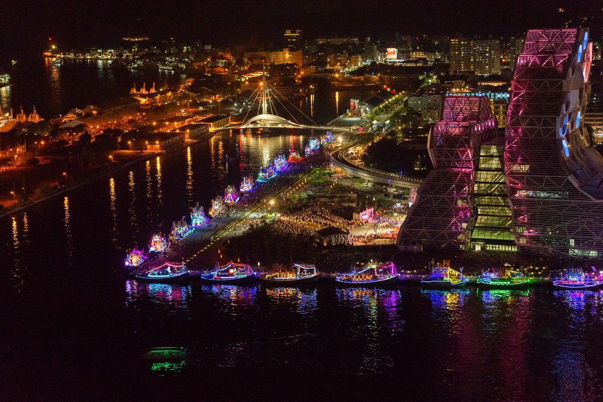 TaiwanHoy's tweet photo. Del 9 al 13 de abril se celebró en la sureña ciudad portuaria de Kaohsiung un festival para dar la bienvenida a la flota de Mazu, la deidad del mar, que realizó su patrullaje anual por varios puertos de Taiwán, bendiciendo la labor de los pescadores locales.
📸@KaohsiungCity https://t.co/OmHhqup6mM