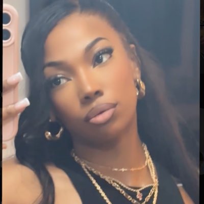 Sharrnaee's tweet photo. #NewProfilePic https://t.co/uxXa5708BY