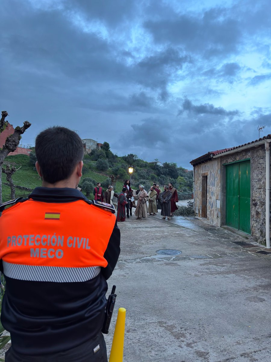 PCivilMeco's tweet photo. 📍#ElMolar Durante la tarde de ayer nos desplazamos hasta El Molar para colaborar con los compañeros de @pc_elmolar en la representación de La Pasión.
Gracias por el trato recibido compañeros!!!
#lasprotescuentan
#lasprotescolaboran 🧡 https://t.co/pBNxYt2GpN