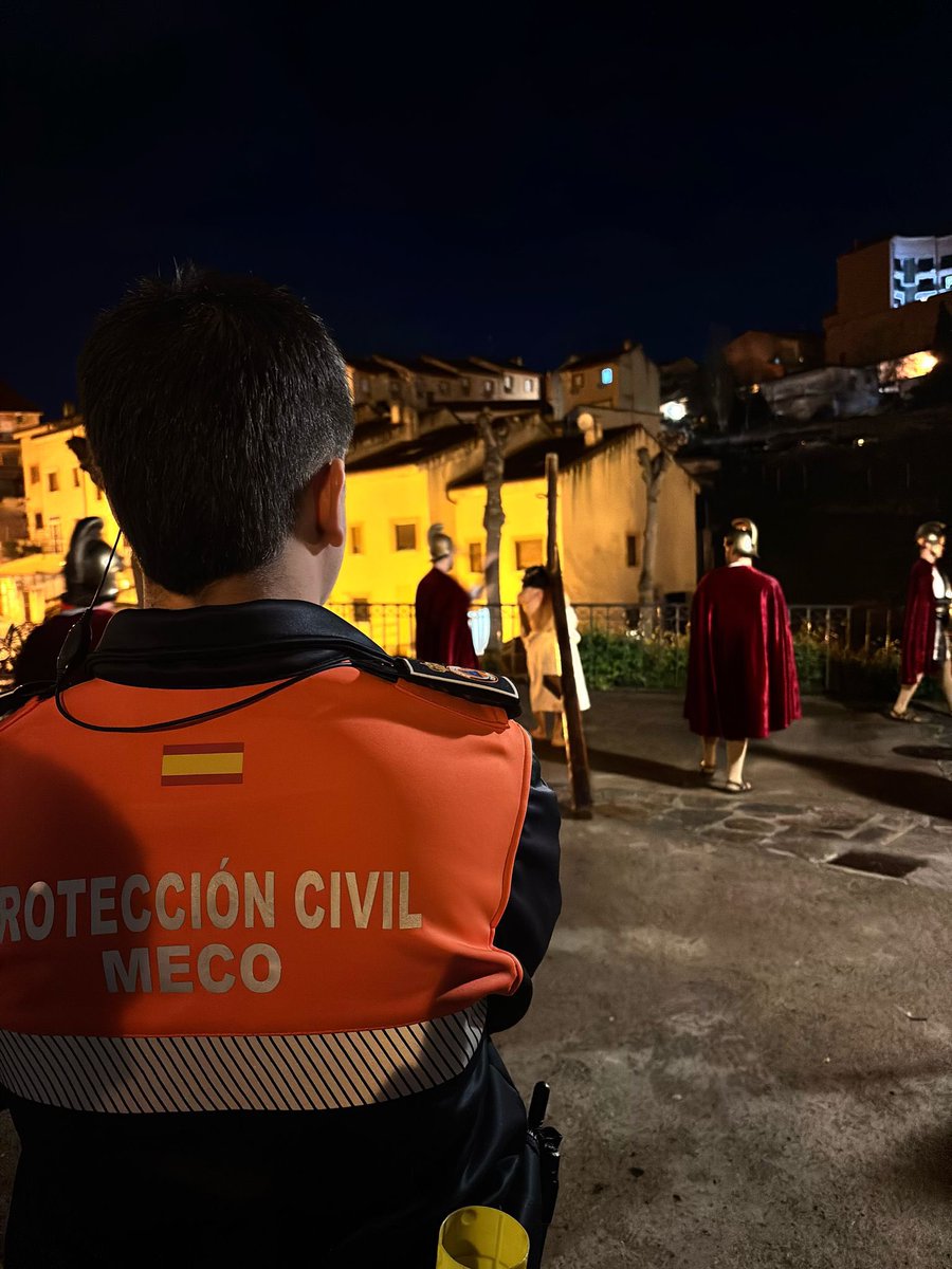 PCivilMeco's tweet photo. 📍#ElMolar Durante la tarde de ayer nos desplazamos hasta El Molar para colaborar con los compañeros de @pc_elmolar en la representación de La Pasión.
Gracias por el trato recibido compañeros!!!
#lasprotescuentan
#lasprotescolaboran 🧡 https://t.co/pBNxYt2GpN