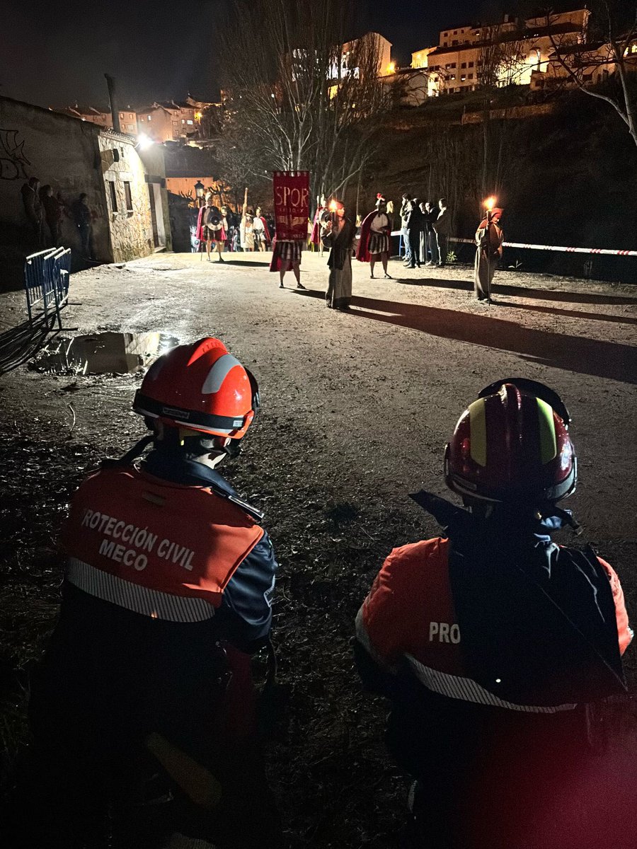 PCivilMeco's tweet photo. 📍#ElMolar Durante la tarde de ayer nos desplazamos hasta El Molar para colaborar con los compañeros de @pc_elmolar en la representación de La Pasión.
Gracias por el trato recibido compañeros!!!
#lasprotescuentan
#lasprotescolaboran 🧡 https://t.co/pBNxYt2GpN