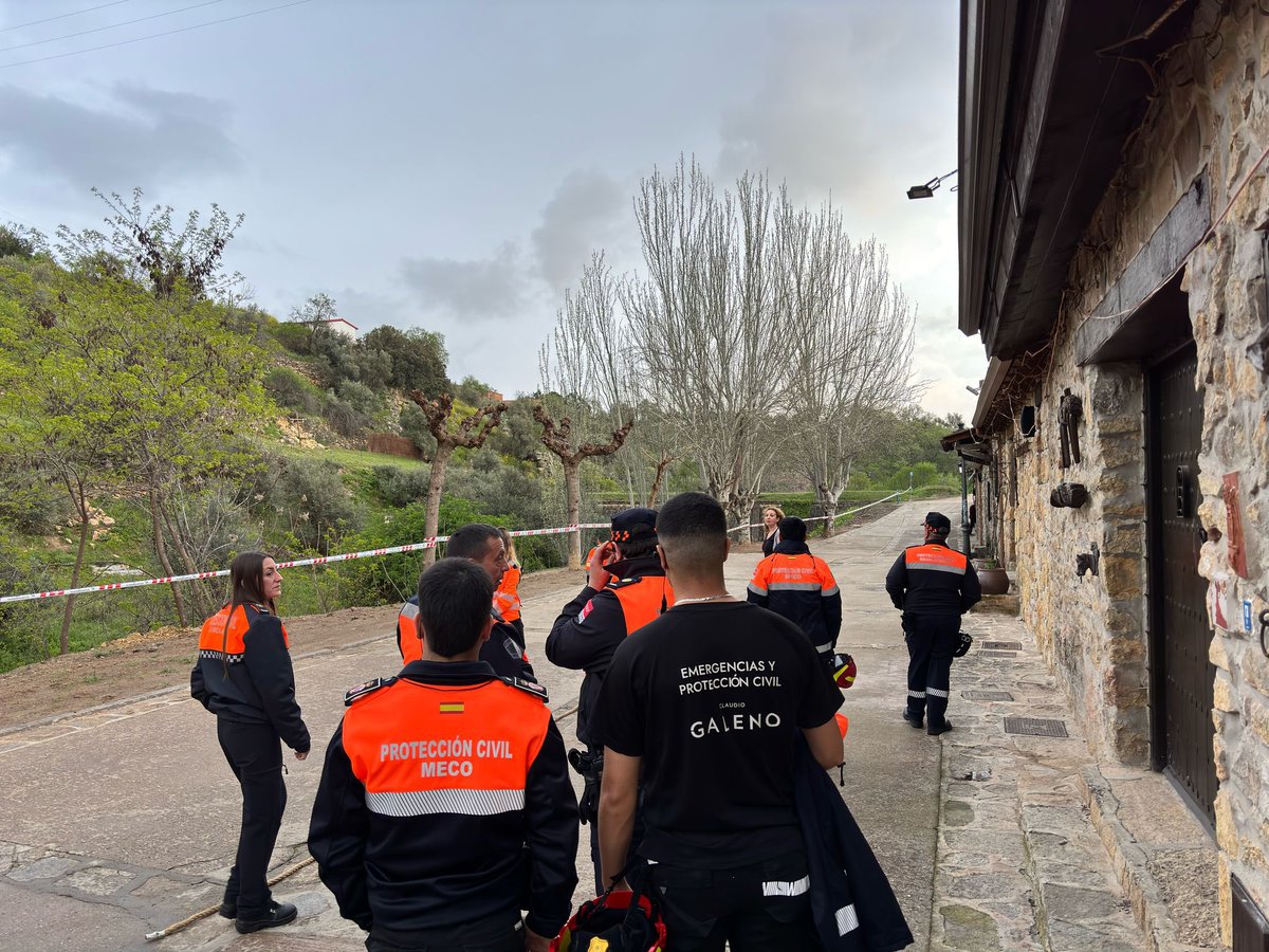 PCivilMeco's tweet photo. 📍#ElMolar Durante la tarde de ayer nos desplazamos hasta El Molar para colaborar con los compañeros de @pc_elmolar en la representación de La Pasión.
Gracias por el trato recibido compañeros!!!
#lasprotescuentan
#lasprotescolaboran 🧡 https://t.co/pBNxYt2GpN