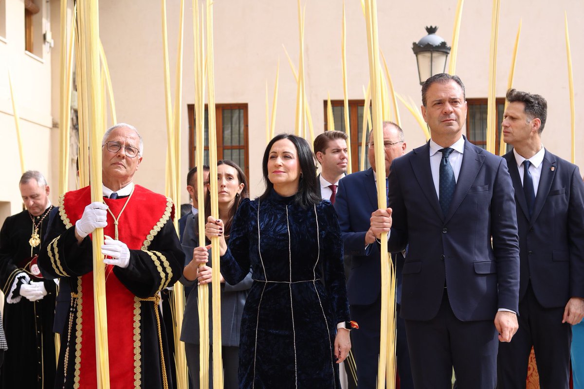 Domingo de Ramos | #Yecla

𝐏𝐫𝐨𝐜𝐞𝐬𝐢𝐨́𝐧 𝐋𝐢𝐭𝐮́𝐫𝐠𝐢𝐜𝐚 𝐝𝐞 𝐥𝐚𝐬 𝐏𝐚𝐥𝐦𝐚𝐬.

Con nuestras tradiciones y nuestra cultura.
Semana Santa en la #RegiónDeMurcia.