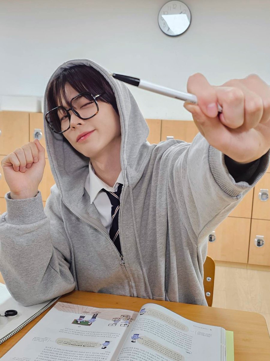 [#HONG]
나랑 매점 가자!🧃
#POW #파우 #홍