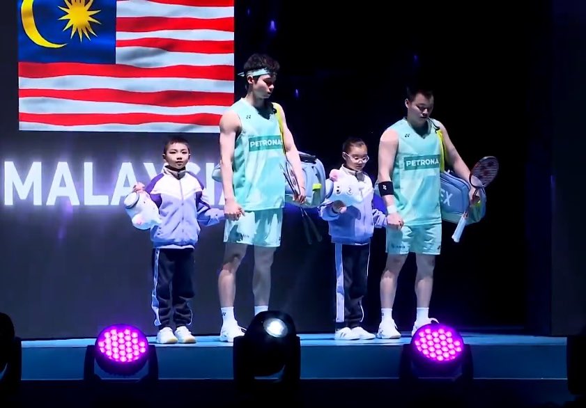 craigansibin's tweet photo. JUARA ASIAAAAAA 🌏🏆 

🇲🇾 Aaron Chia dan Soh Wooi Yik dinobatkan sebagai Juara Asia apabila berjaya menewaskan wakil tuan rumah 🇨🇳 Chen Bo Yang / Liu Yi di pentas akhir Kejuaraan Badminton Asia 2025 di Ningbo, China. 

21-19
21-17

Dengan ini, penantian 18 tahun beregu lelaki negara memenangi Kejuaraan Asia berakhir. 

Tahniah @aaronchiatf24 dan @sohwooiyik yang juga berjaya untuk melengkapkan koleksi kesemua warna pingat BAC! 

🏆 BAC 2025
🥈 BAC 2022
🥉 BAC 2024 

#BadmintonMalaysia #BAC2025