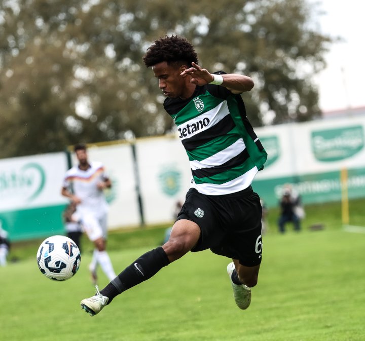 CariocaLeonino's tweet photo. O Sporting CP #EquipeB venceu o Atlético CP por 2 x 1 pela 9.ª rodada da 2.ª fase da #Liga3.
#EquipeBSCP 💪🦁💚 https://t.co/gn4RHcKOoj