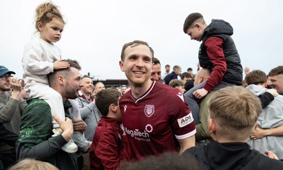 thecouriersport's tweet photo. 23 best pictures as Arbroath title triumph sparks pitch invasion and jubilant celebrations https://t.co/YAMghE7vqB https://t.co/1XiUlO391F