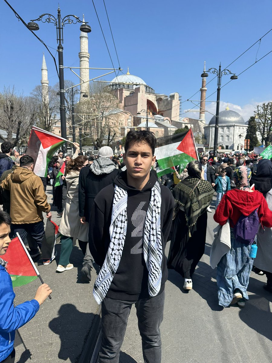 uzunabdurrahman's tweet photo. Nehirden Denize ÖZGÜR FİLİSTİN 
🇹🇷❤️🇵🇸 
📍Ayasofya/Sultanahmet Meydanı https://t.co/XUrfZl5U5J