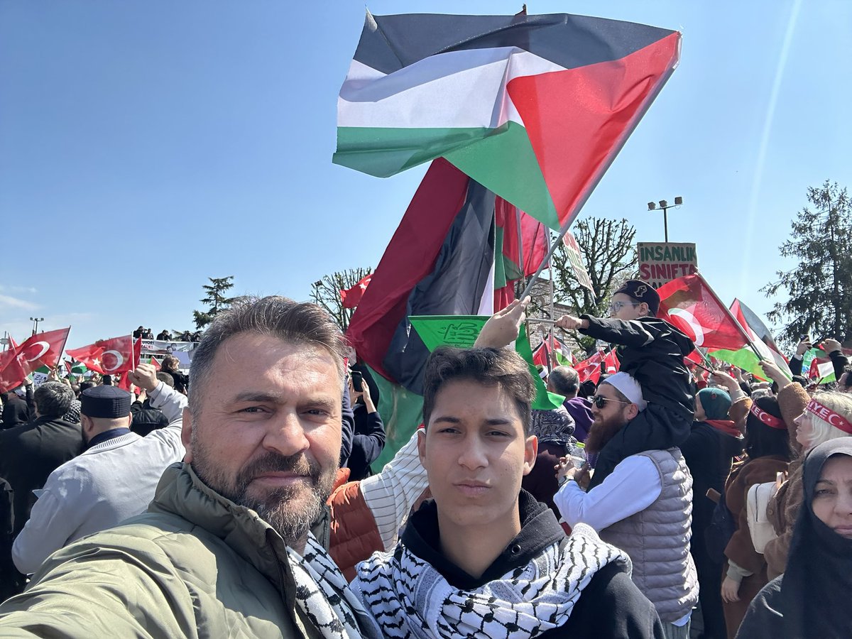 uzunabdurrahman's tweet photo. Nehirden Denize ÖZGÜR FİLİSTİN 
🇹🇷❤️🇵🇸 
📍Ayasofya/Sultanahmet Meydanı https://t.co/XUrfZl5U5J