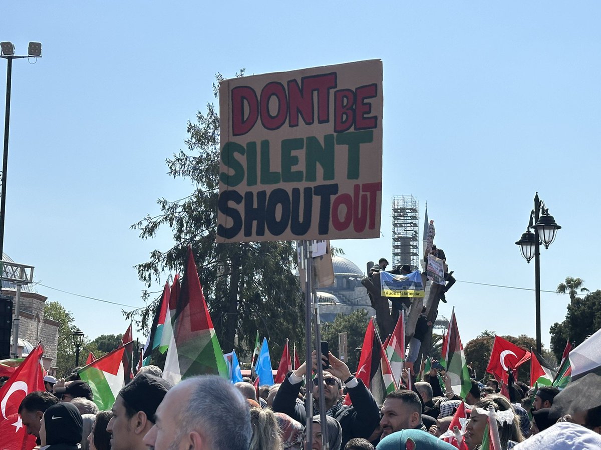 uzunabdurrahman's tweet photo. Nehirden Denize ÖZGÜR FİLİSTİN 
🇹🇷❤️🇵🇸 
📍Ayasofya/Sultanahmet Meydanı https://t.co/XUrfZl5U5J