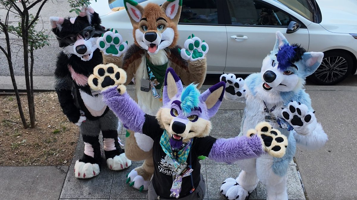 Twinkies take over Texas! #TFF2025 

📸 <a href="/KerrijaGryphon/">Kerrija Gryphon</a>