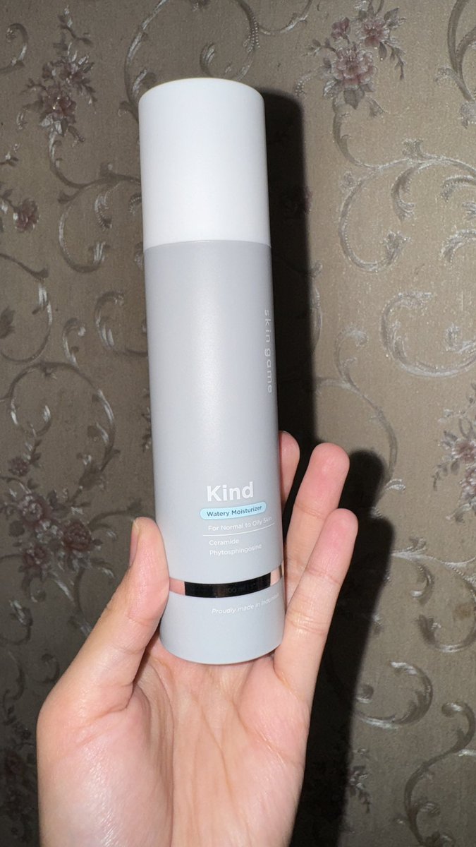 ___daisyy02's tweet photo. WTS
• NEW skingame kind watery moisturizer for normal to oily skin 100ml (baru buka dusnya aja)
💸 120k
exp 08/07/27

#prelovedskincare #skingame #moisturizer #oilyskin #zonauang https://t.co/V7t1gKXN2f