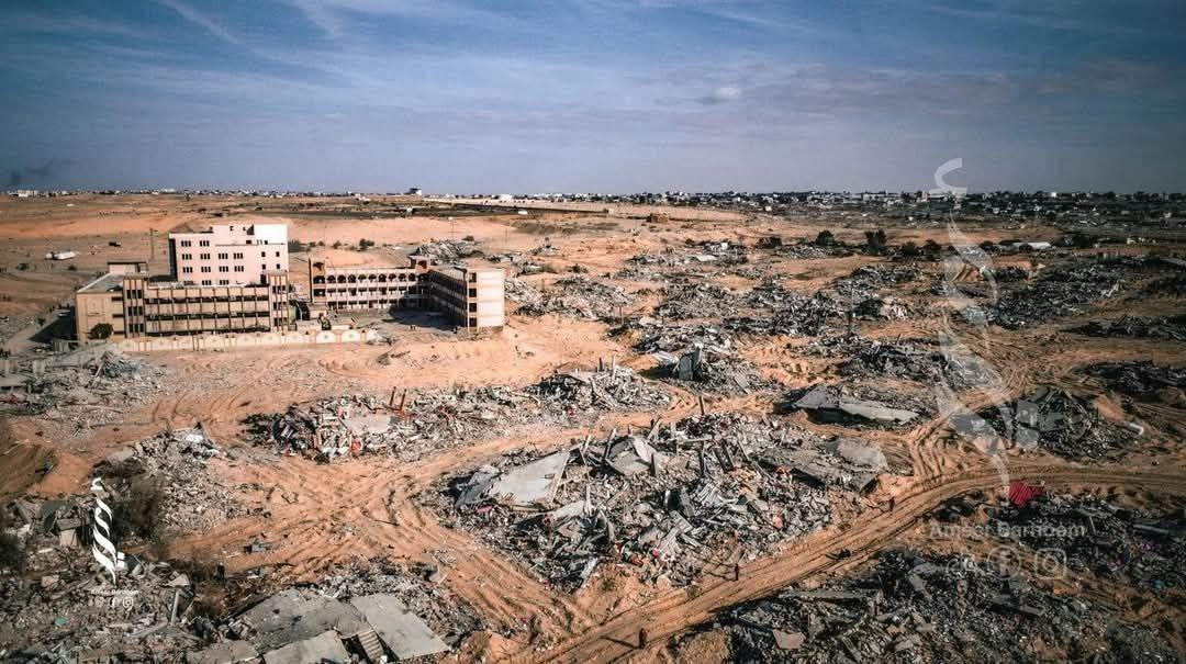 Warga Palestina memeriksa kehancuran akibat serangan penjajah "Israel" semalam terhadap Rumah Sakit Baptis Al-Ahli di Kota Gaza.

<a href="/QudsNen/">Quds News Network</a>
<a href="/sahabatalaqsha/">Documenting #GazaGenocide</a>