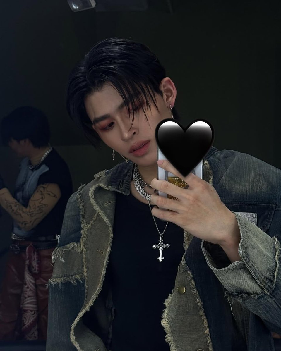 Chew ☾ tweet media