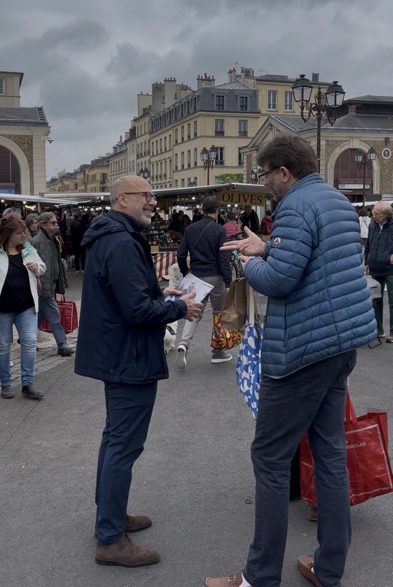 Belle mobilisation des adhérents <a href="/HorizonsLeParti/">Horizons</a> de Versailles ce matin 🔵⚪️

Une présence régulière sur le terrain, essentielle et bien accueillie, pour porter le projet de <a href="/EPhilippe_LH/">Edouard Philippe</a> 🌊