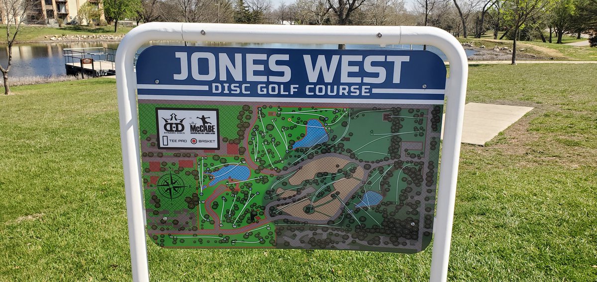 Megadromeas's tweet photo. Had to go disc golfing, Emporia, Kansas has some great courses and has the headquarters of Dynamic Disc https://t.co/tmtgG8rG7b