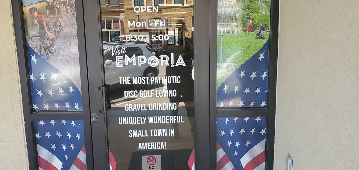 Megadromeas's tweet photo. Had to go disc golfing, Emporia, Kansas has some great courses and has the headquarters of Dynamic Disc https://t.co/tmtgG8rG7b