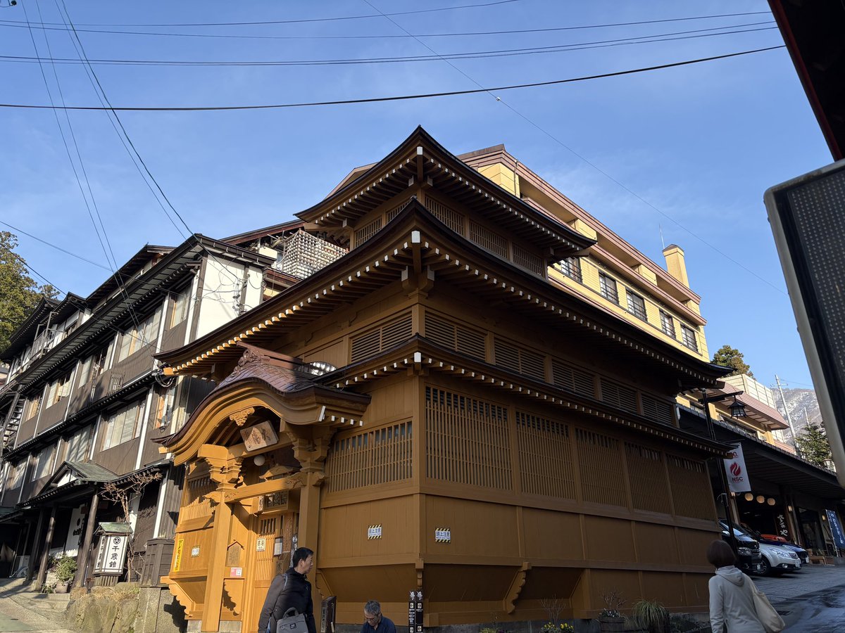 Demezaimoku's tweet image. 昨日野沢温泉で滑り納めしてきた
日焼けした…
そして今日は朝から身体中筋肉痛…
＃野沢温泉スキー場
＃滑り納め
＃基礎スキー
＃大湯
＃筋肉痛

＃明日がピークかも