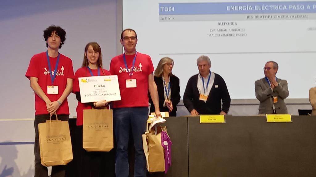 I... En Tecnologia de Batxillerat i CCFF, primer premi per a "Energía eléctrica paso a paso". Felicitats! #Experimenta25