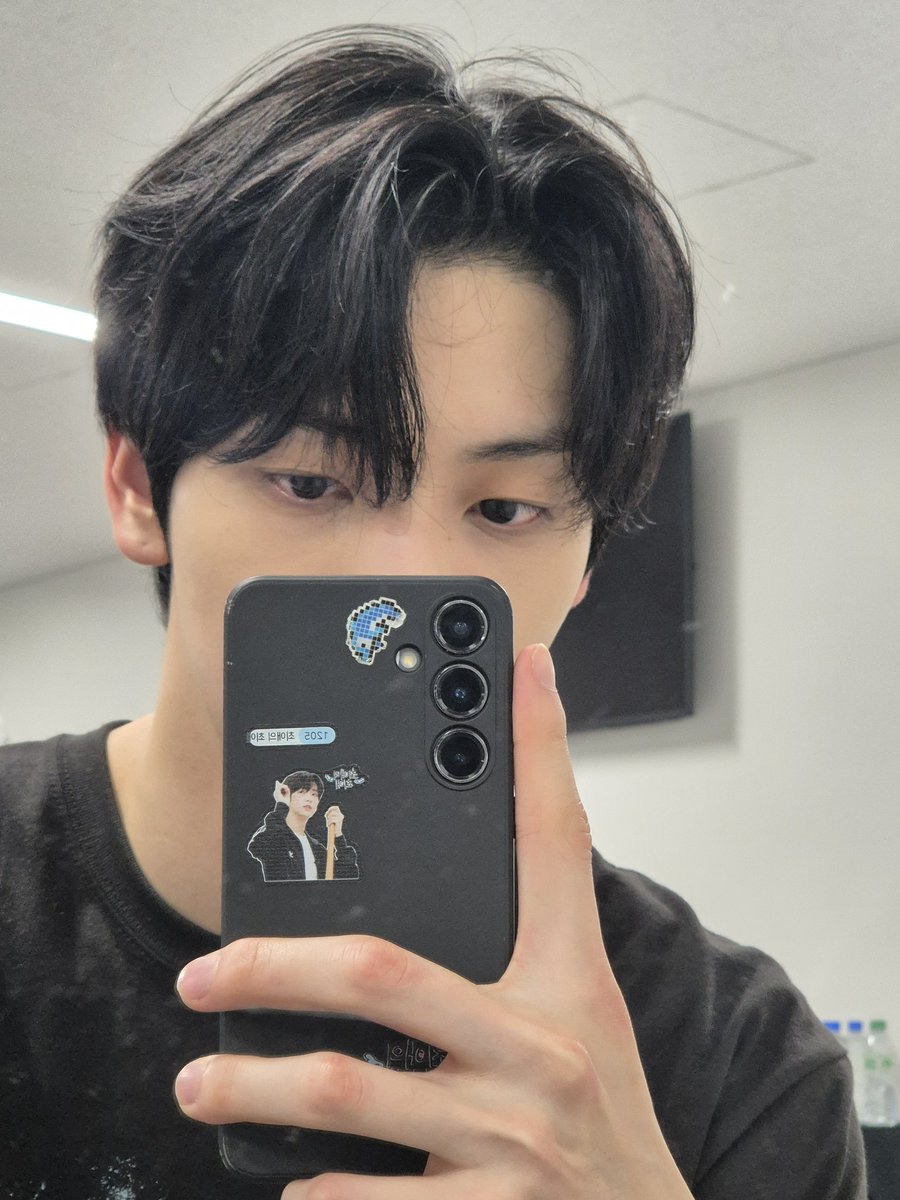 translatingTXT's tweet photo. [250413] #SOOBIN Weverse 

“last kagawa concert done 👍” https://t.co/HJnrynqYq4