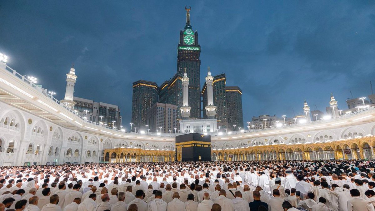 🌹 ٱلسَّلَامُ عَلَيْكُمْ 🌹
13-04-2025

🫶 اللَّهُمَّ صَلِِّ عَلَى مُحَمَّدِ النَّبِيِّ الْأُمِّي وَعَلَى آلِهِ وَسَلَّمْ تَسْلِيمًا  🫶

Prophet  ﷺ said: 🌹
“When Someone Spends on His Family Seeking His Reward for It From Allah. It is Counted as a Charity From Him”

اے صبا