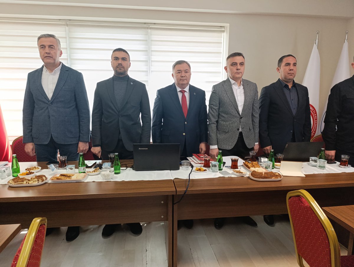 Kamu Birliği Konfederasyonu olarak bugün Savunma,Büro ve Destek Hizmetleri Sendikamızın ev sahipliğinde “657 Sayılı Devlet Memurları Kanunu Çalıştayını” gerçekleştirdik. 

Kamu çalışanlarının mali ve özlük haklarının ele alındığı bu çalıştayın sonuçları yakında kamuoyu ile