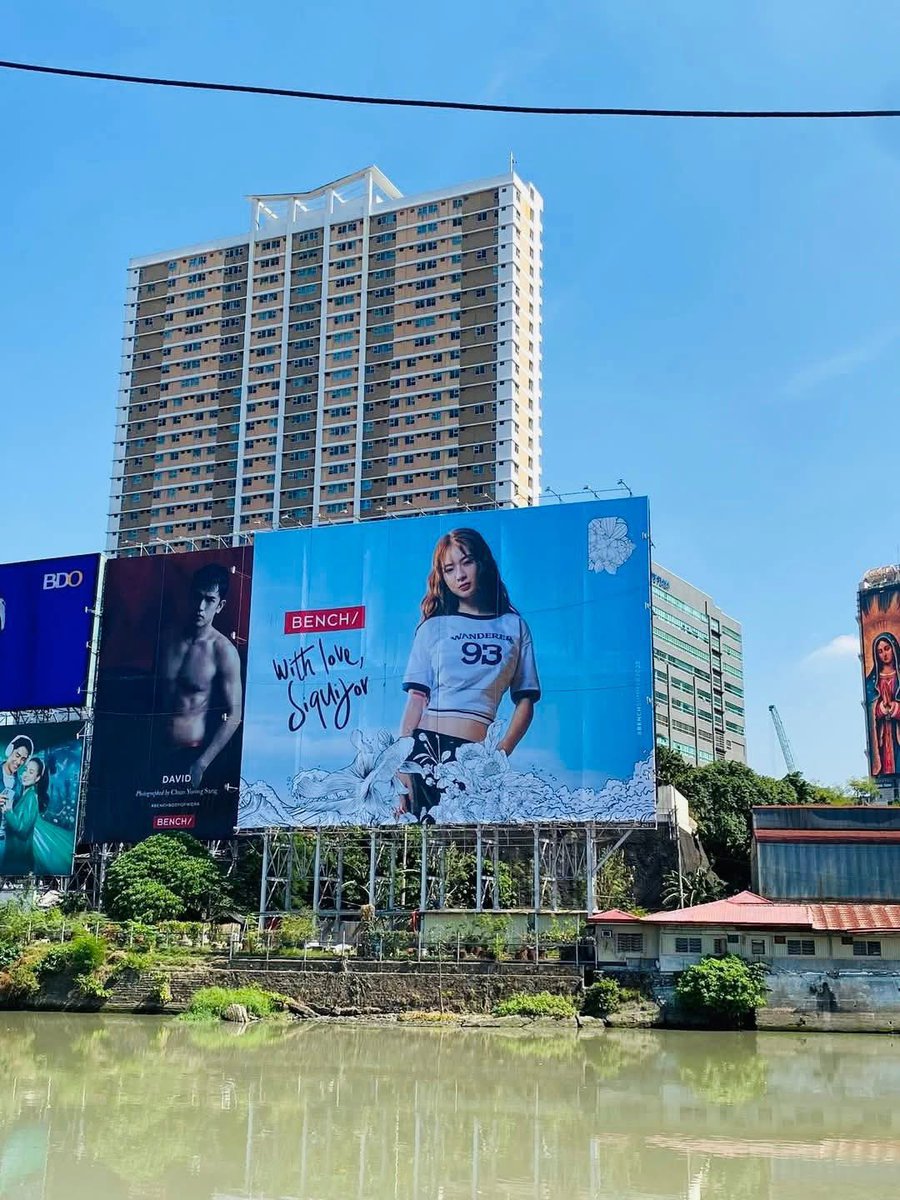 sayhicharlotte's tweet photo. May billboards na siya for Mang Inasal, Bench, and Dear Face,so ang tanong, anong brand kaya ang susunod?

FYANG DEARFACE BILLBOARD https://t.co/xqKhBjaFCl