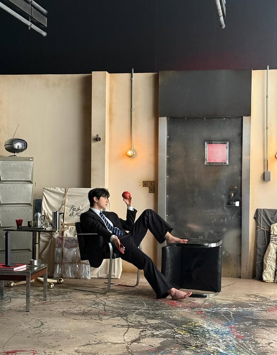 rizza_kawaii's tweet photo. "Who is Cha Eunwoo and who is Felix?"

❇️ Felix is Cha Eunwoo's English name given by his English teacher in Anyang~ ☺️

[041325] bossg__ IG post
https://t.co/fhiBEKsXV5

#CHAEUNWOO #차은우 #이동민
#チャウヌ #车银优 #ชาอึนอู #車銀優
#BeautyOfSSG #bossg
@CHAEUNWOO_offcl https://t.co/5tfxr27quz