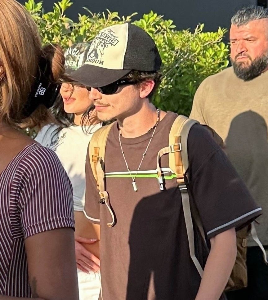 lambszlo's tweet photo. brother, how much stuff could you possibly need to have on you?? https://t.co/Cp4txCGDhQ