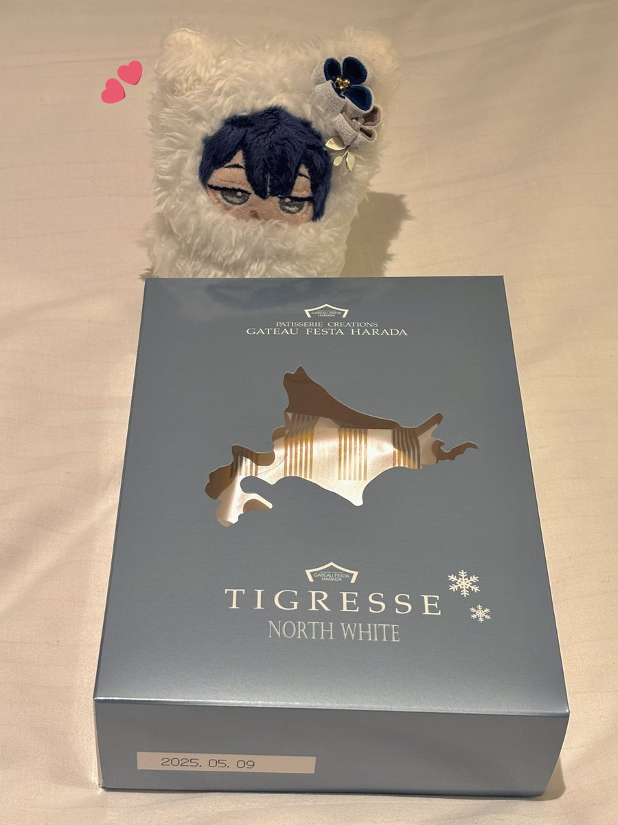 なみなみ(<a href="/conkonsenttt/">🌊🐋</a> )から頂いたこのお菓子マジでうまいです(真顔)

ホワイトチョコ生地×マカダミアだけでも最高なのに、真ん中にホワイトチョコが入ることで口溶けなめらかすぎてリピ確