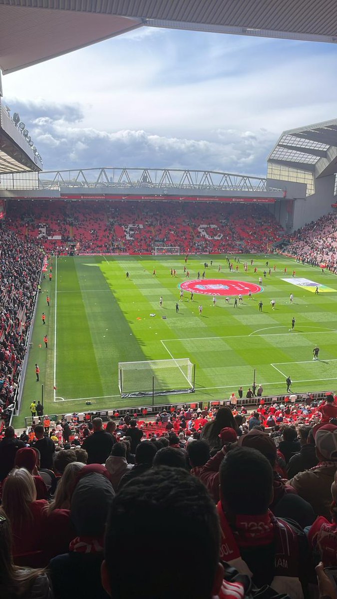 Ervizard's tweet image. Postal donde estan ubicados los hinchas de @olscchile esperando este partido importantísimo @MiguelSimonESPN @marceloespina8 @ESPNChile @ESPNArgentina #LiverpoolCL