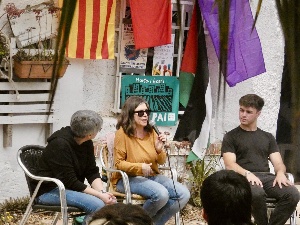 «Allò que val és la consciència  
de no ser res si no s'és poble.  
I tu, greument, has escollit.  
Després del teu silenci estricte,  
camines decididament.»
- Vicent Andrés Estellés

Hui al CSO l'Horta donem la benvinguda a l'assemblea de joves l'Aixà🌹⚒️