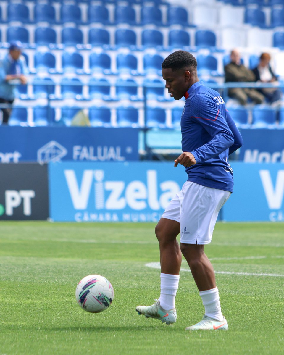 FCAlverca's tweet photo. 𝙒𝘼𝙍𝙈 𝙐𝙋 🔚 Vamos a jogo!
#FCVFCA
#VoaAlverca https://t.co/pqAynfr3rY