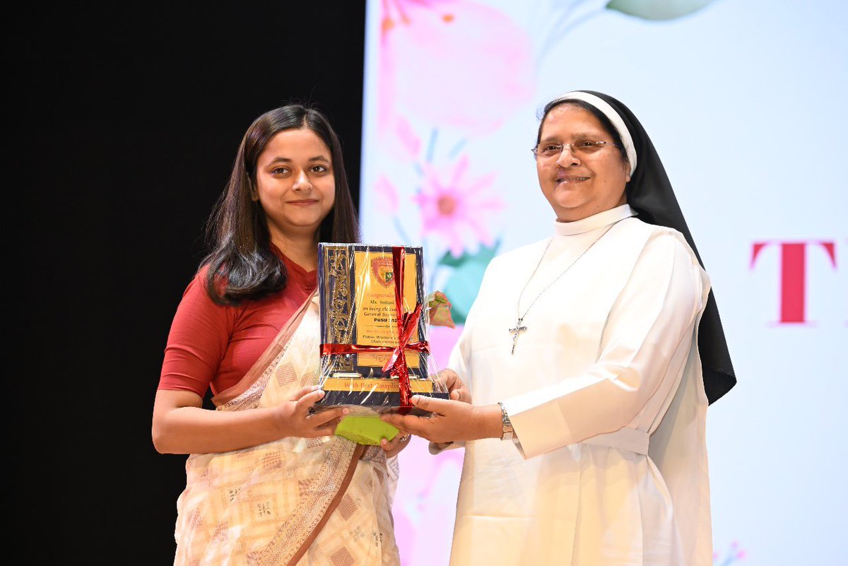 saloniraj_27's tweet photo. Honoured by our principal for my tremendous victory at #patnauniversity student union election 

#saloniraj #saloni4patnauniversity https://t.co/k3ZuIY0BEW