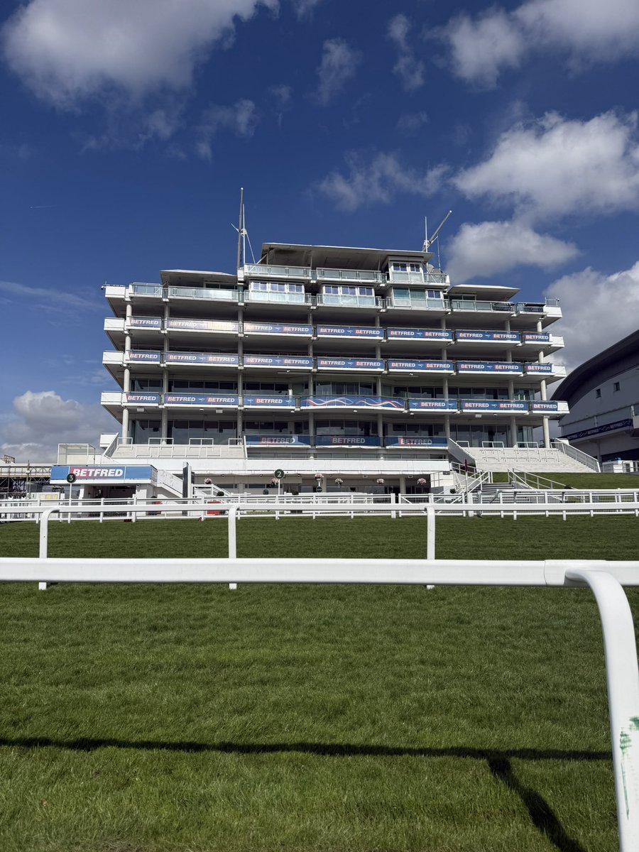 adele82306097's tweet image. Not long now !