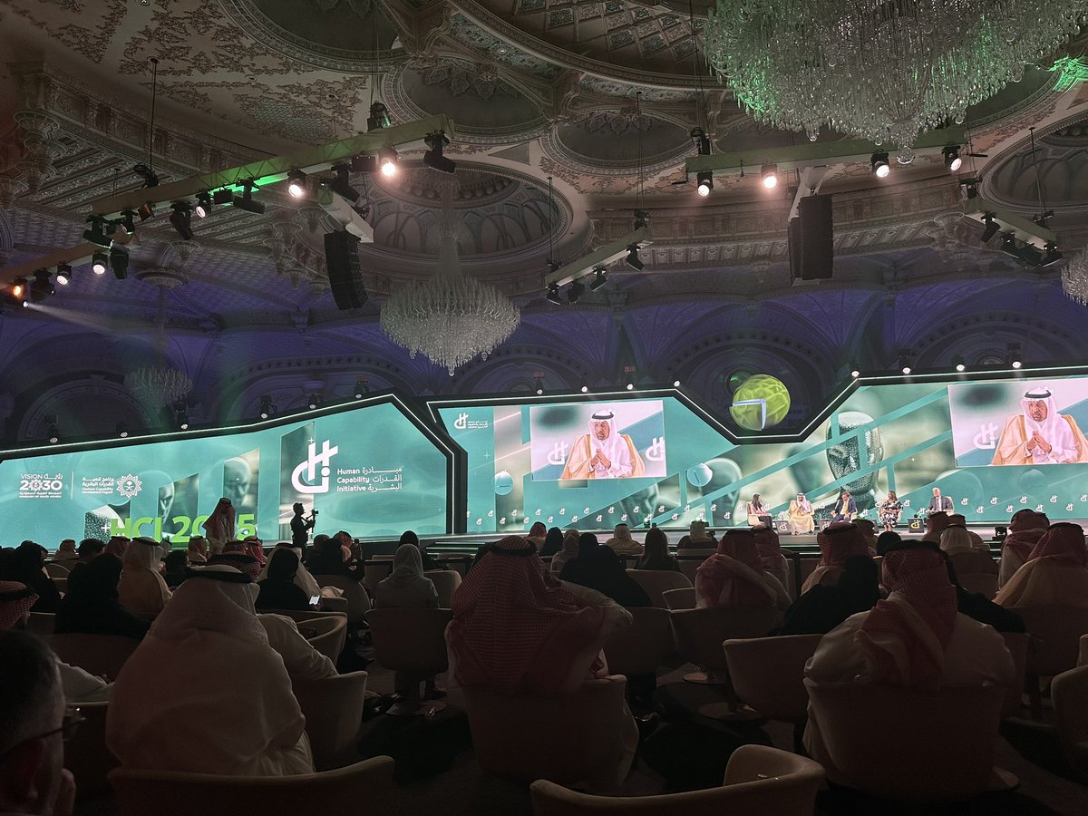 ADhuwaihy's tweet photo. من جلسات #مؤتمر_القدرات_البشرية التي لا يمكن أن تنسى، هي جلسة سعادة أ.د. عبدالرحمن حجر @dhagr90 رئيس الجمعية السعودية للأنف والأذن والحنجرة، والذي استعرض فيها رحلته من طالب متفوق حائر في اختيار التخصص الدقيق، إلى أحد أبرز روّاد زراعة القوقعة في العالم. 
لا سقف لطموحه، ولا مهبط لمعنوياته.. رسالته كانت واضحة: الشغف الحقيقي لا يُستهلك في الذات.. بل يجب أن يُخلّد في الوطن والإنسانية «حتى يكون شغفًا لا ينفذ»..

وانقلوا عن البروفيسور عبدالرحمن أنه يقول: «المملكة العربية السعودية هي الأولى عالميًا، في خدمات الإعاقة السمعية وزراعة القوقعة، والأولى بلا شك.. في تعليم وزمالات زراعة القوقعة» 🇸🇦 

#BeyondReadiness 
#HCI2025