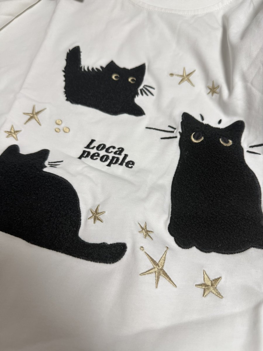 아니 이 브랜드 방금 옷 왔는데 흰티에 그림 찍 그려놓은게 아니라 기지 완전 짱짱하고 그림이 무려 자수임… 안지워지는 고양이라고!!!
저렴해서 진짜 아무기대 없었는데 때만 안타면 오래 입기 가능함