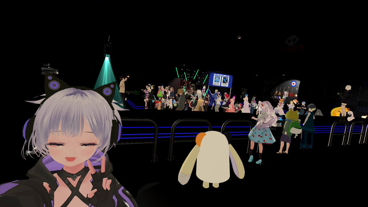 Matoi_Amatsuka's tweet image. 開演からとっても盛り上がってたよ～！
ライト綺麗～～～！
BEAT JAM LIVE vol.3 【BLUE FLAME】 cluster.mu/e/6f770730-54d… #おまよう真夜中 #BLUEFLAME #cluster