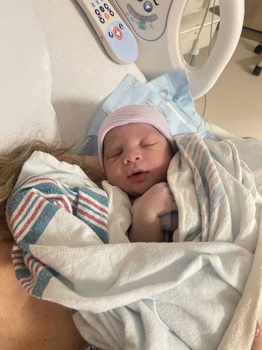 CoachD_Sanders's tweet photo. Welcome to this crazy world little man! Dominique Sanders Jr was born Friday night! 7 lbs, 13 oz! 💙💙 https://t.co/HtKMqLFToC