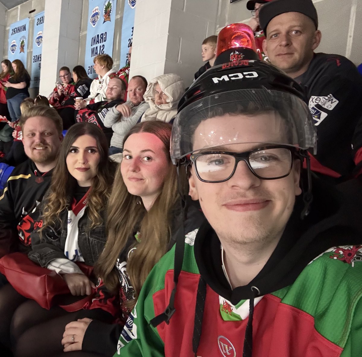 benharrison0's tweet photo. Playoffs helmet made its debut in Coventry last night! @cardiffdevils https://t.co/3VfNdyKImf