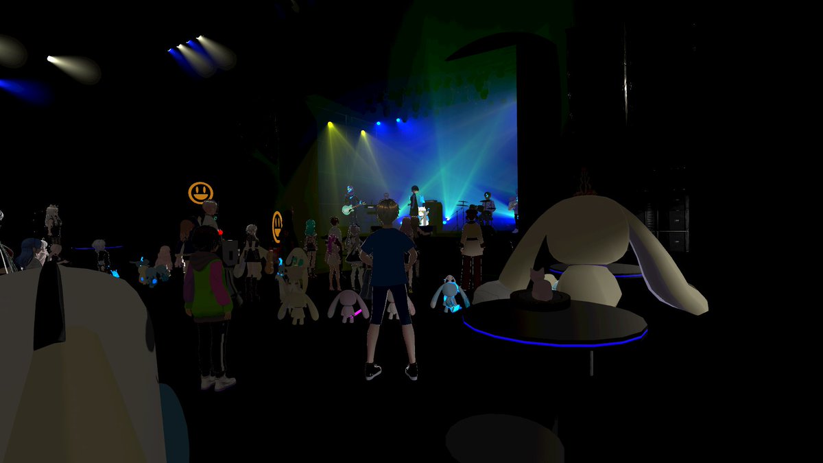 Matoi_Amatsuka's tweet image. 開演からとっても盛り上がってたよ～！
ライト綺麗～～～！
BEAT JAM LIVE vol.3 【BLUE FLAME】 cluster.mu/e/6f770730-54d… #おまよう真夜中 #BLUEFLAME #cluster