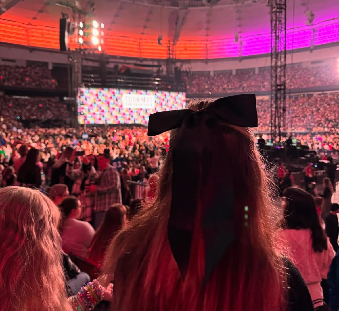 littleoldswift's tweet image. Happy #SwiftDay everyone! Being a swiftie is one of the biggest joys in my life! I’m so grateful to be part of such a loving community! 🤍✨🫶🏻