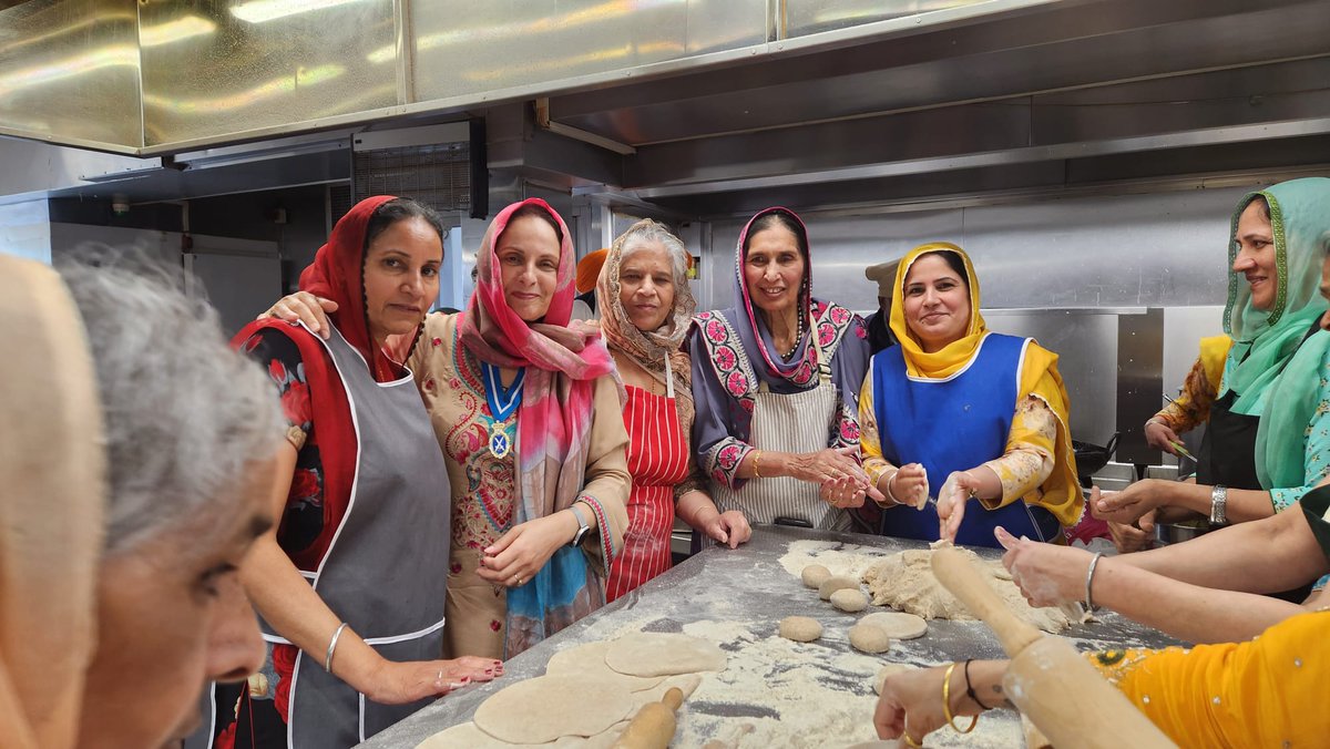 HSWestYorkshire's tweet photo. Had a wonderful time celebrating Vaisakhi at the Prospect Street Gurdwara in Huddersfield. Thank you to everyone for your warm welcome, and the lovely langa prepared by the women. The food was great. I made chapatis! Thank you Balbir, Kiran, lovely  to see you again. https://t.co/nG5n6ILXN6