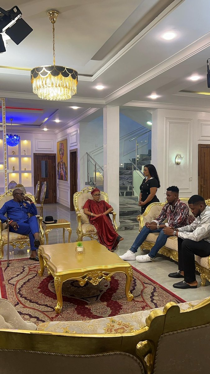 shangeorge12's tweet image. When an African Family calls u for a meeting at 5am, just kno say Proverbs go plenty for d talk. see as she Stand😂. 
 Onset d movie REPROACH, Currently Filming on locations around Lagos. Directed by Stanfame Ajalaja. #lagos #Reproach #behindthesecenes #shangeorge #africanfilms