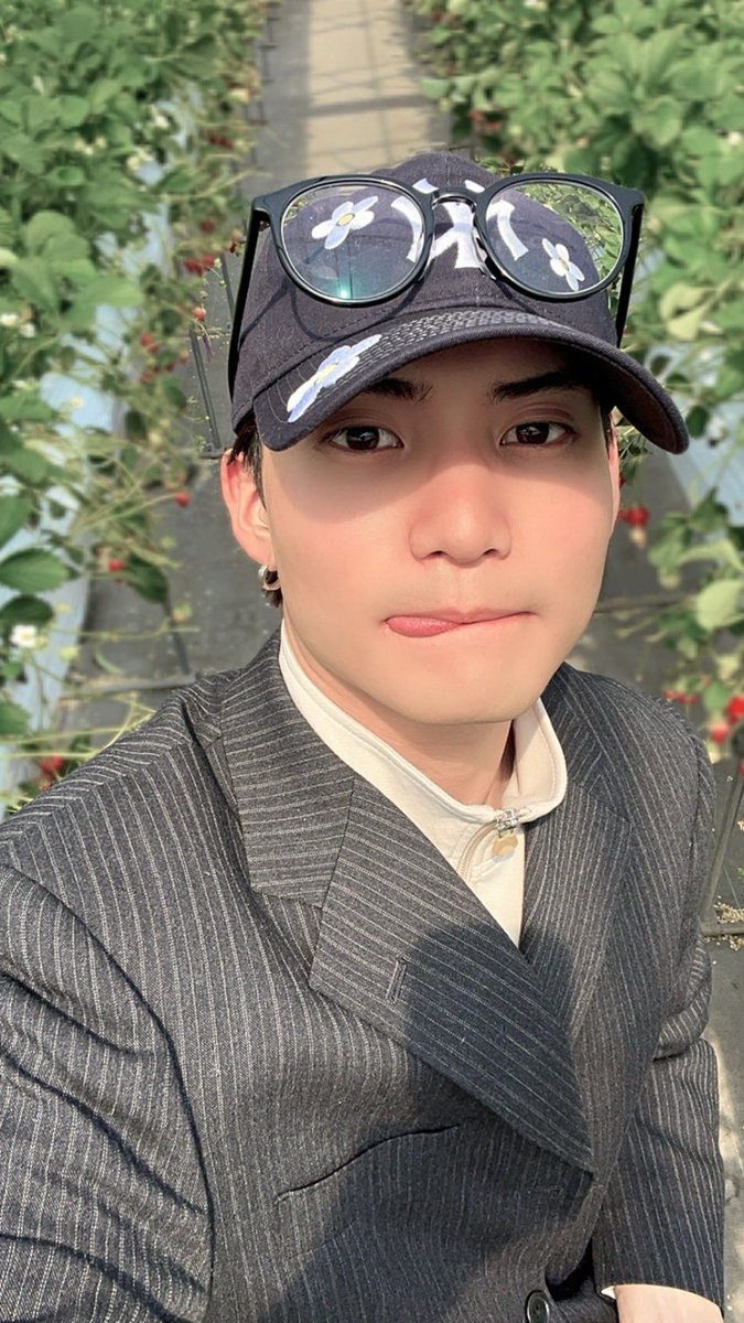 1hundredtrainee's tweet photo. 練習生日記📖

[ #ROWELL ]

最近雨降ったり雷鳴ったりと、
天気が荒れていますね！🫨⛈️

よく小さい頃テレビでヒーローものを見ていて、
雷に打たれて特殊能力に目覚めるという夢は、男の子なら一度は考えた事あるはずです。

皆さんはこういう経験ありますか？？🤔

僕は今でも期待してます！！

#1HUNDREDTRAINEE #ワントレ